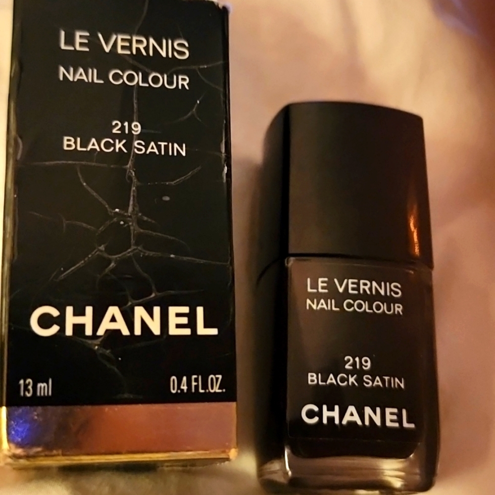 Chanel le vernis nail color #219 Black Satin new